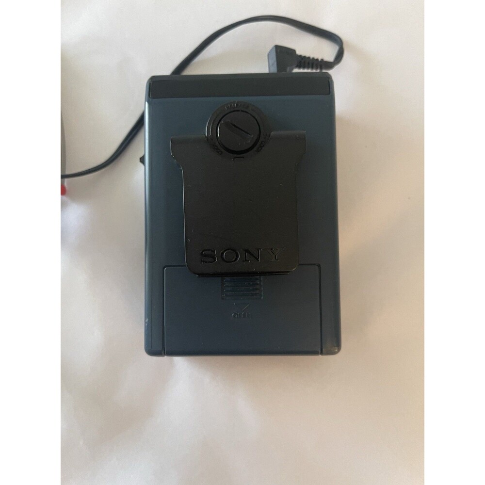 Vintage Sony SRF-49 FM/AM Stereo Radio Walkman Blue w Headphones Belt Clip Works - Picture 2 of 3